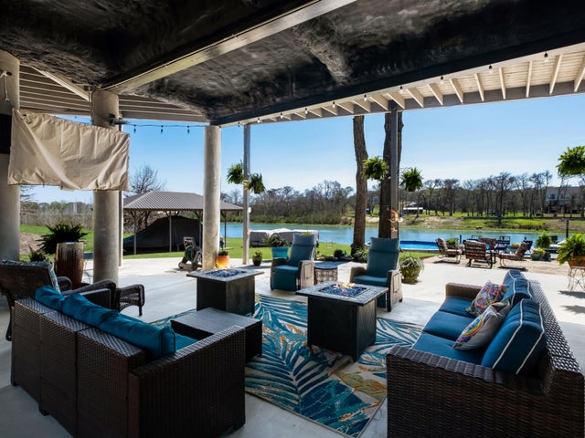 174 Lakeside Dr. 