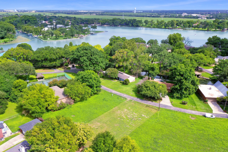 acreage properties next to river