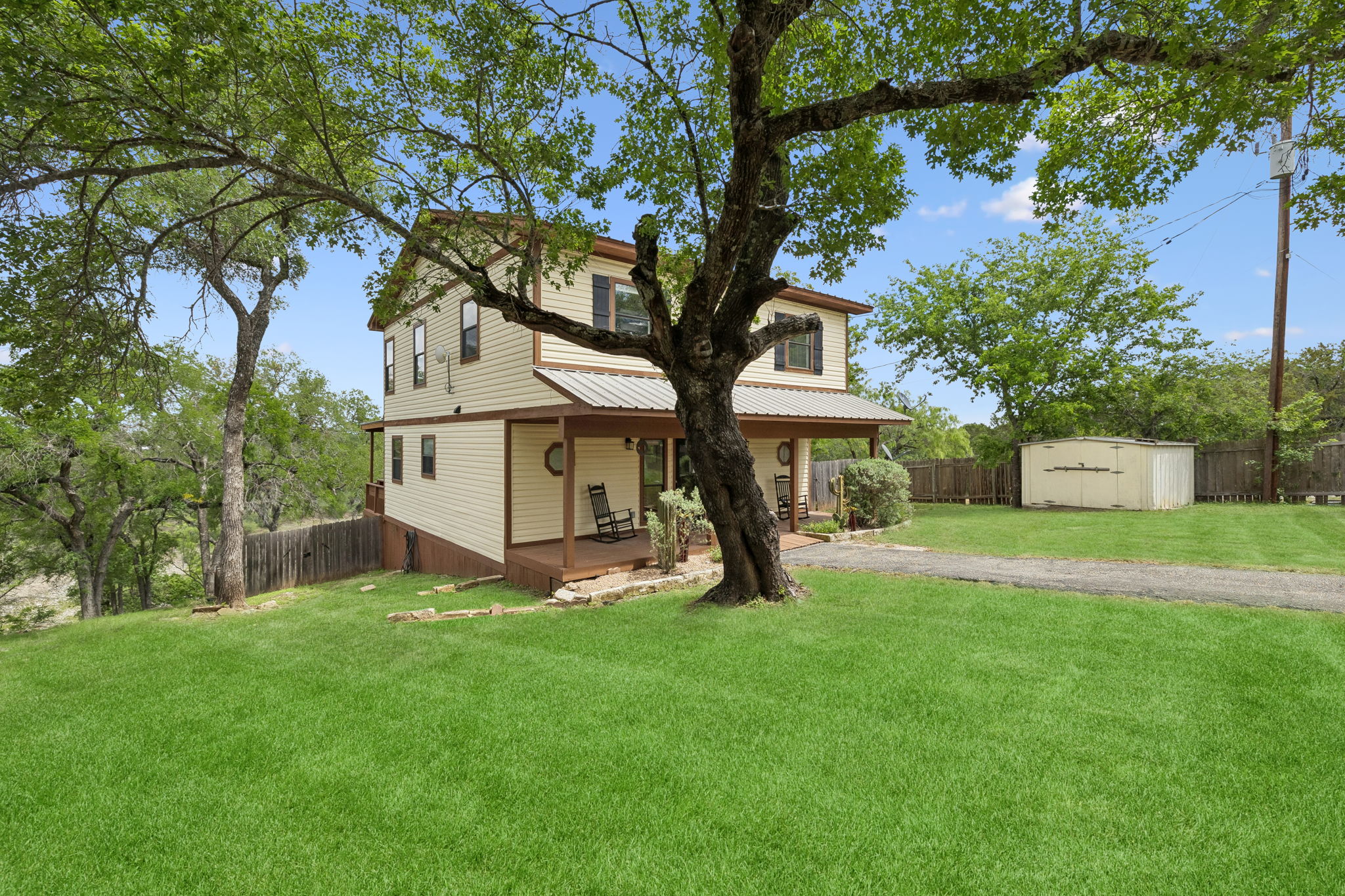 $589,000 · 25420 Cove Dr — Spicewood, Texas