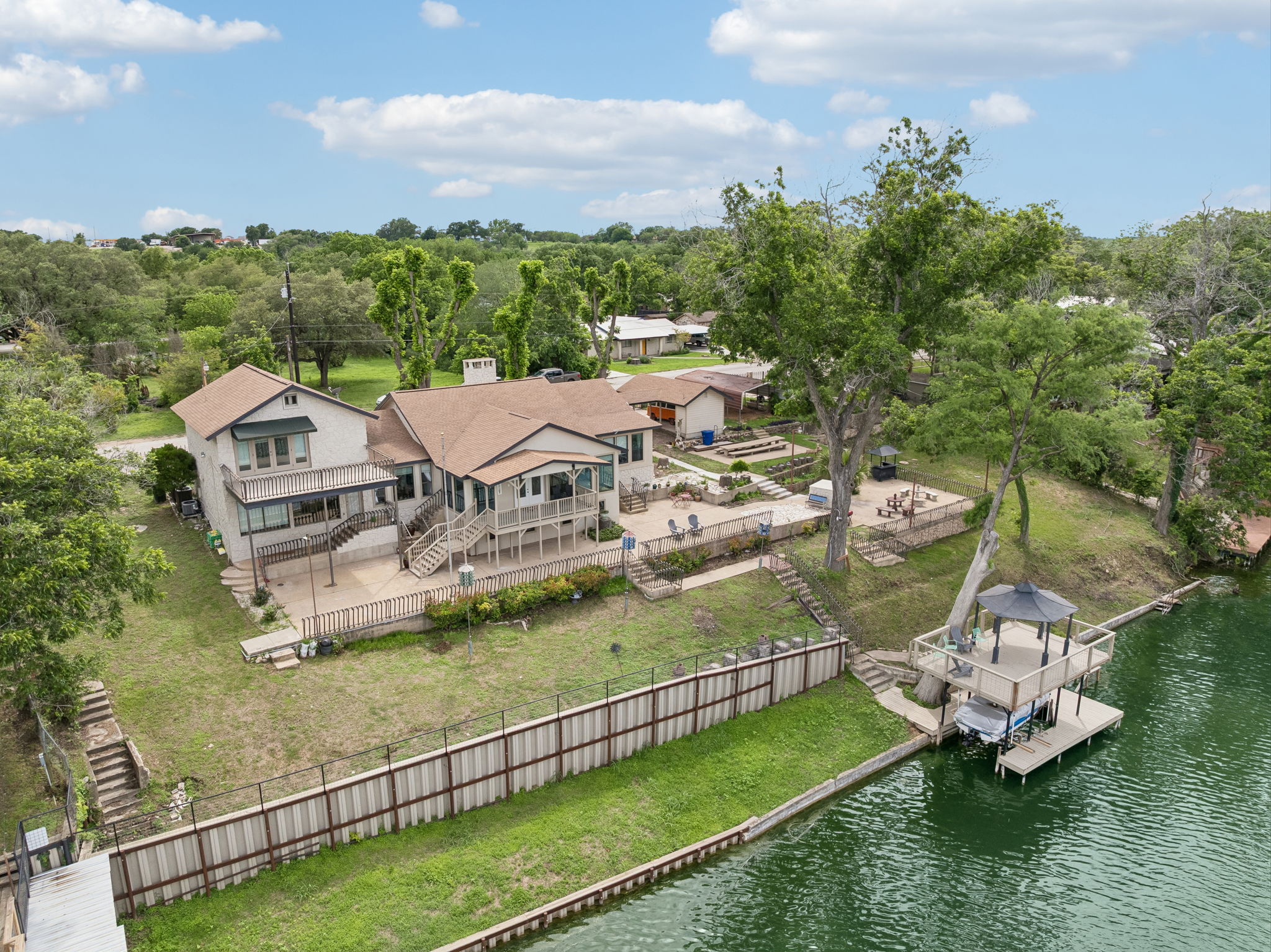 MLS #000939 for Sale at 939 Reiley Rd, on Lake Placid in the city of Seguin, 78155