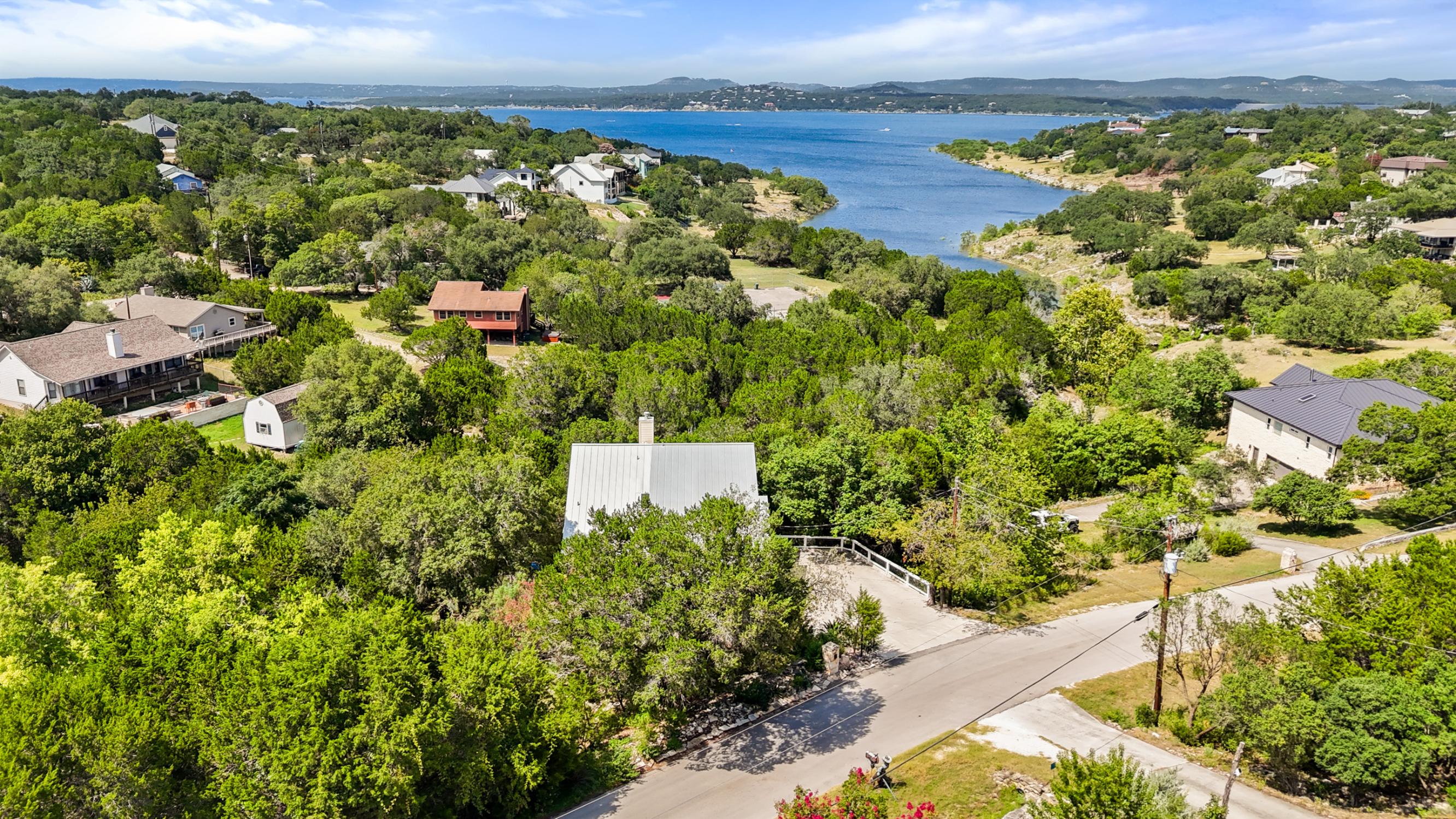 MLS #000971 for Sale at 971 Barbara Dr. , on Canyon Lake in the city of Canyon Lake, 78133