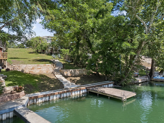 The Worst Mistakes Sellers Make With Waterfront Homes in Central Texas